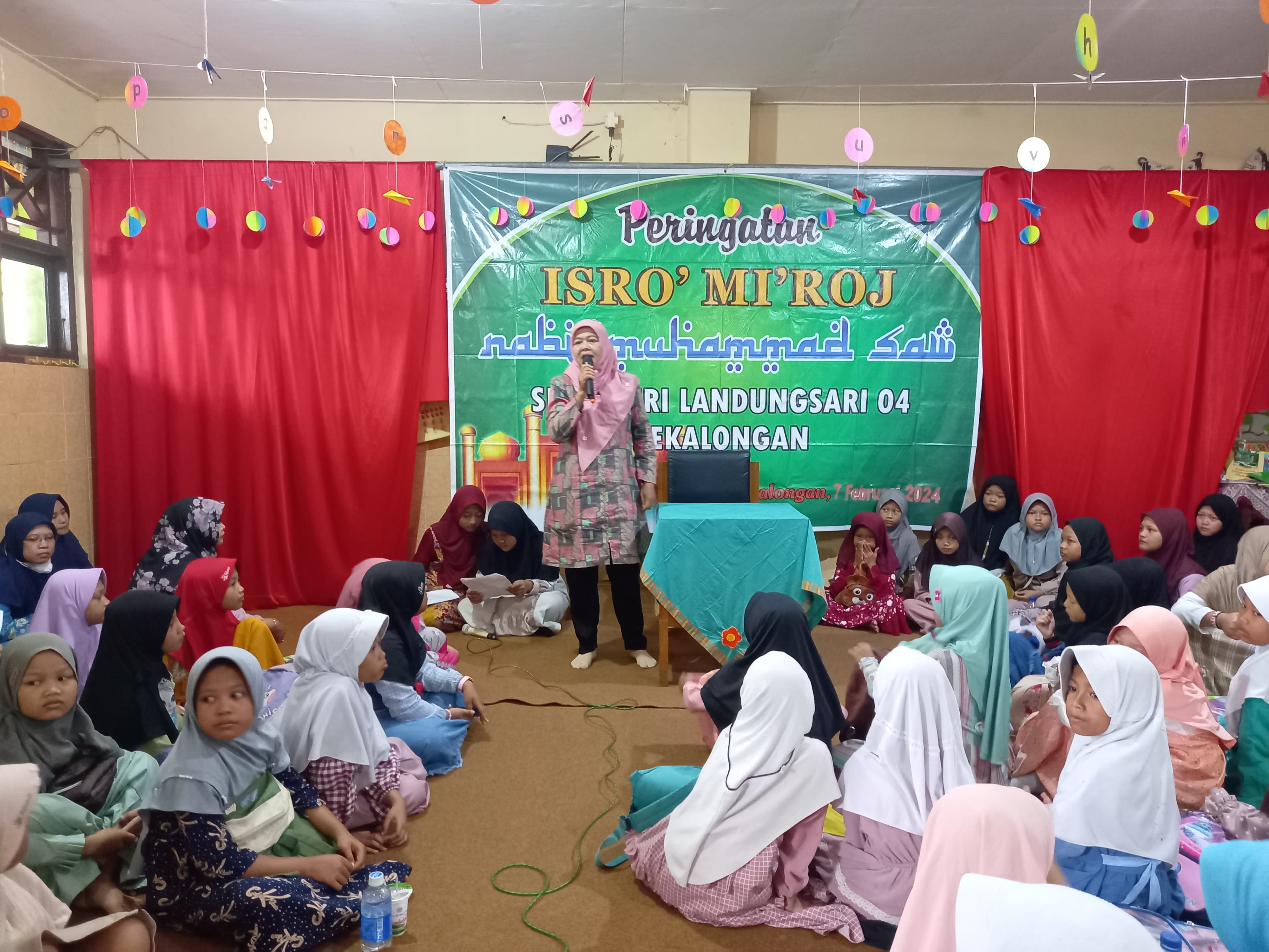 Peringatan Isra Miraj 1445 H di SDN Landungsari 04